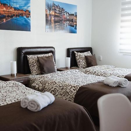 Apartmani Centar Lux New ズレニャニン エクステリア 写真