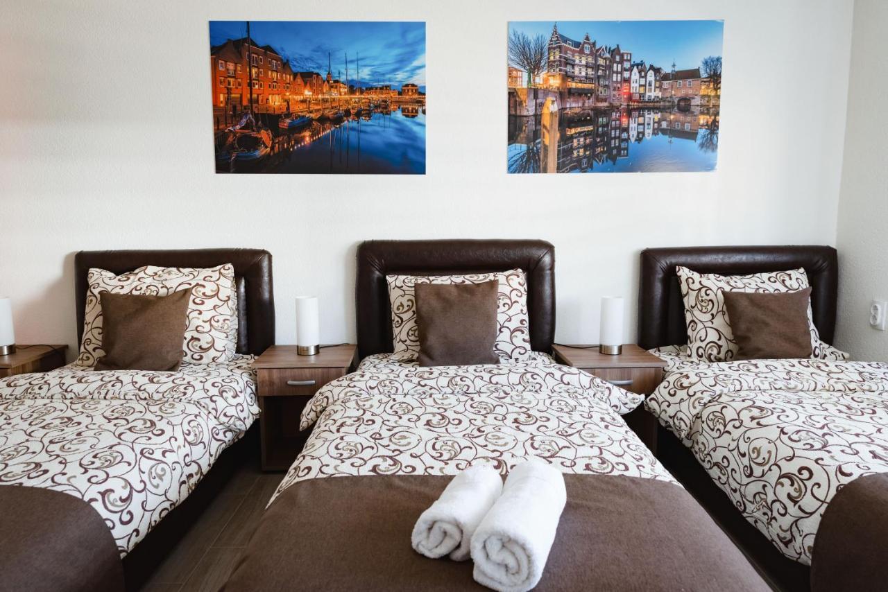Apartmani Centar Lux New ズレニャニン エクステリア 写真