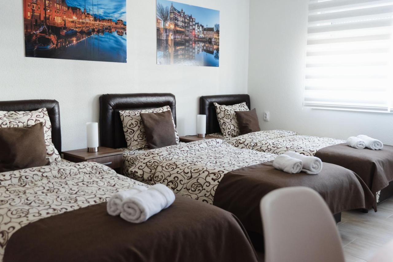 Apartmani Centar Lux New ズレニャニン エクステリア 写真