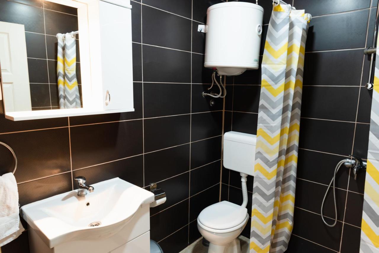 Apartmani Centar Lux New ズレニャニン エクステリア 写真